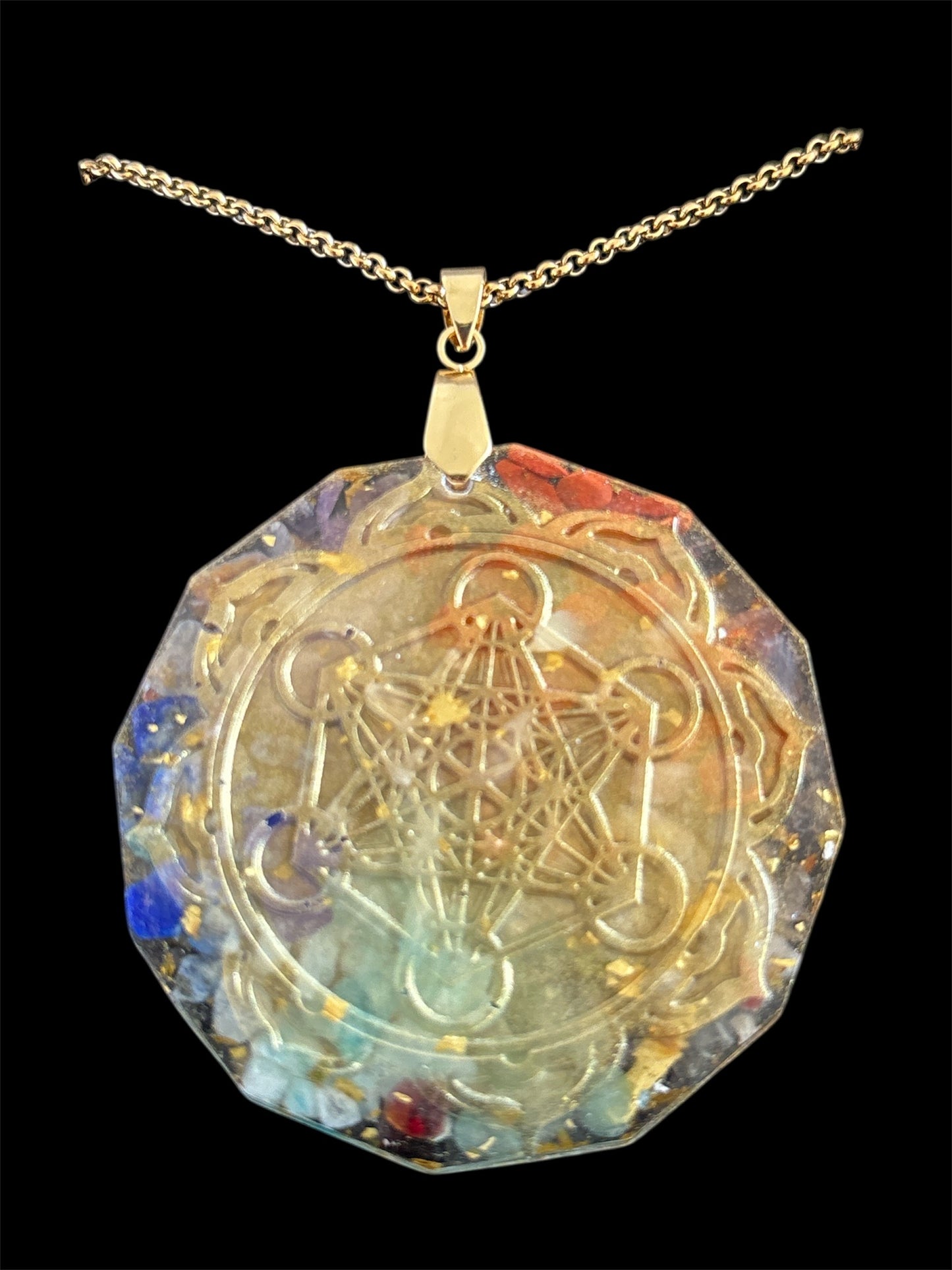 Pendentif en Orgonite 7 chakras, cube de Métatron et chaîne en acier inoxydable